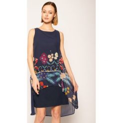 Sukienka codzienna Desigual Carnegie 20SWVWAC. Niebieskie sukienki damskie Desigual, na co dzień, bez wzorów, z poliesteru, bez kołnierzyka, bez rękawów, proste. W wyprzedaży za 299,00 zł.