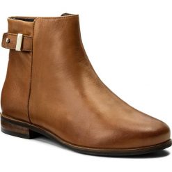 Botki WOJAS - 6590-53 Brązowy. Brązowe buty zimowe damskie Wojas, ze skóry, na obcasie. W wyprzedaży za 259,00 zł.