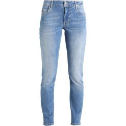Mustang SISSY SOFT PERFECT Jeansy Slim Fit strong bleach. Niebieskie jeansy damskie marki Mustang, z aplikacjami, z bawełny. Za 389,00 zł.