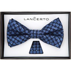 Mucha Granatowa Wzór Geometryczny Plus Poszetka. Muszki męskie LANCERTO, bez wzorów, z dzianiny, eleganckie. W wyprzedaży za 39,90 zł.