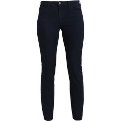 Jeansy damskie: Armani Exchange Jeansy Slim Fit indigo denim