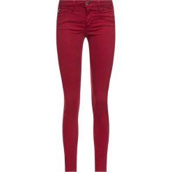 Jeansy Slim Fit LOVE MOSCHINO WQ40400S 3300. Czarne jeansy damskie Love Moschino, s, bez wzorów, z elastanu. W wyprzedaży za 399,00 zł.