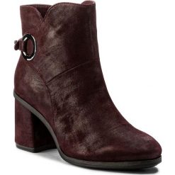 Botki TAMARIS - 1-25932-39 Bordeaux 549. Czerwone botki damskie marki Tamaris, ze skóry, na obcasie. W wyprzedaży za 259,00 zł.