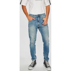 Tommy Jeans - Jeansy TJ 1988. Niebieskie jeansy męskie z dziurami Tommy Jeans. W wyprzedaży za 319,90 zł.