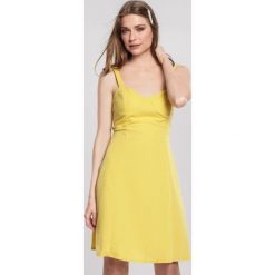 Żółta Sukienka Fandango. Żółte sukienki damskie Renee, s, z bawełny, eleganckie, mini, rozkloszowane. Za 99,99 zł.