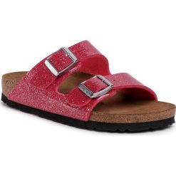 Klapki BIRKENSTOCK - Arizona BS 1016881 Cosmic Sparkle Cany Pink. Różowe klapki damskie Birkenstock, bez wzorów, ze skóry, bez obcasa. Za 299,00 zł.