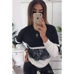 Damska bluza KALA BLACK. Czarne bluzki damskie Damska bluza KALA BLACK, s, bez wzorów, bez kołnierzyka, bez rękawów. W wyprzedaży za 69,00 zł.