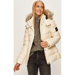 Calvin Klein - Kurtka puchowa. Zielone kurtki damskie s, z poliesteru, krótkie. W wyprzedaży za 719,90 zł.