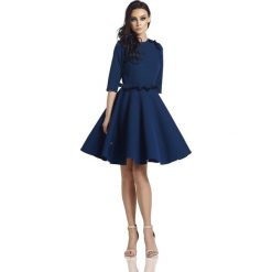 Kobieca sukienka z falbankami granatowy. Niebieskie sukienki dziewczęce Lemoniade, bez wzorów, eleganckie, bez rękawów, rozkloszowane. Za 179,00 zł.