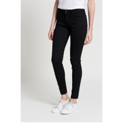 Wrangler - Jeansy. Czarne jeansy damskie marki Wrangler. W wyprzedaży za 269,90 zł.