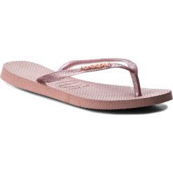 Japonki HAVAIANAS - Slim Logo Met 41198750046 Rose. Czarne japonki damskie marki Havaianas, z gumy, na płaskiej podeszwie. W wyprzedaży za 99,00 zł.