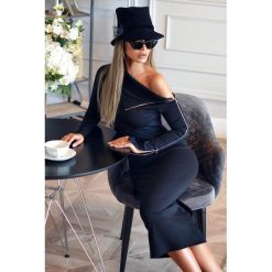 Sukienka ROSALEE. Czarne sukienki damskie Sukienka ROSALEE, s, bez wzorów, bez kołnierzyka, bez rękawów. W wyprzedaży za 99,00 zł.