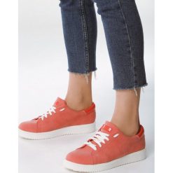 Czerwone Buty Sportowe Never Let Me Go. Czerwone buty sportowe damskie Multu, bez wzorów, sportowe. Za 49,99 zł.