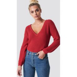 NA-KD Sweter z głębokim dekoltem V - Red. Czerwone swetry klasyczne damskie marki NA-KD, dekolt w kształcie v. Za 121,95 zł.