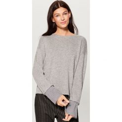 Sweter z koszulowymi rękawami - Jasny szar. Szare bez kategorii marki Mohito, s, z koszulowym kołnierzykiem. W wyprzedaży za 29,99 zł.