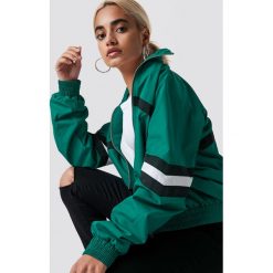 NA-KD Kurtka Stripe Detailed Tracksuit - Green. Zielone kurtki damskie NA-KD, w paski, z dresówki, długie, bez kaptura. Za 161,95 zł.