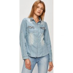 Haily's - Koszula jeansowa. Niebieskie bluzki damskie Haily's, na co dzień, s, z aplikacjami, z bawełny, klasyczne, z klasycznym kołnierzykiem, z długim rękawem. Za 129,90 zł.