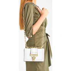 TOREBKA Versace Jeans Couture. Białe torebki worki damskie Versace Jeans Couture, w paski, z jeansu, z aplikacjami. Za 1056,30 zł.