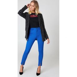 NA-KD Rurki z wysokim stanem - Blue. Niebieskie rurki damskie marki NA-KD, z jeansu, z podwyższonym stanem. Za 121,95 zł.