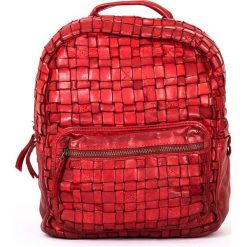 Skórzany plecak w kolorze czerwonym - 26 x 33 x 13 cm. Czerwone plecaki damskie marki neropantera, ze skóry. W wyprzedaży za 429,95 zł.