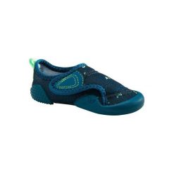 Buty do gimnastyki 580 BABYLIGHT dla maluchów. Niebieskie buciki niemowlęce DOMYOS, z poliesteru, bez zapięcia. Za 59,99 zł.