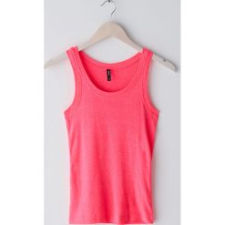 Gładki top - Różowy. Różowe topy damskie Sinsay, s, bez wzorów, bez kołnierzyka. Za 14,99 zł.