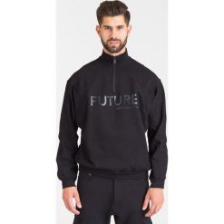 CZARNA BLUZA VERSACE JEANS Z NAPISEM. Czarne bluzy męskie Versace Jeans, s, z napisami, z bawełny, bez kołnierzyka, bez rękawów, bez kaptura. Za 649,50 zł.