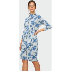 Sukienka w kwiaty. Sukienki damskie Greenpoint, w kwiaty, z elastanu. Za 49,99 zł.