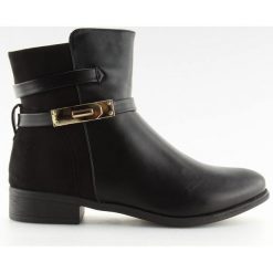 Botki damskie czarne VQ6-5 BLACK. Czarne botki damskie obuwie damskie, z zamszu, eleganckie, bez obcasa, na płaskiej podeszwie, na zamek. Za 116,65 zł.