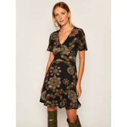 Sukienka codzienna Desigual Gogo 20WWVK21. Czarne sukienki damskie Desigual, na co dzień, m, bez wzorów, bez kołnierzyka, bez rękawów, proste. Za 349,00 zł.
