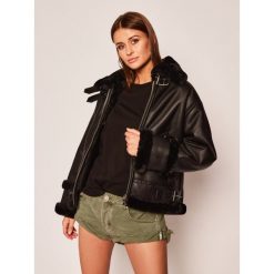 Kurtka skórzana The Kooples Bounded Fake Fur FFOU19045S. Czarne kurtki damskie The Kooples, s, bez wzorów, ze skóry ekologicznej, bez kaptura. W wyprzedaży za 1519,00 zł.