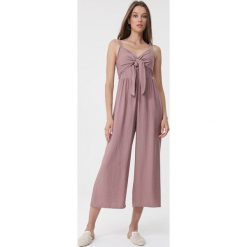 Ciemnoróżowy Kombinezon First Blush. Różowe kombinezony damskie Born2be, na imprezę, s, bez wzorów, eleganckie, bez kołnierzyka, z długim rękawem, długie. Za 99,99 zł.