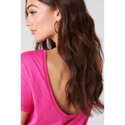 NA-KD Basic T-shirt z odkrytymi plecami - Pink. Różowe t-shirty damskie NA-KD Basic, z bawełny, z dekoltem na plecach. W wyprzedaży za 21,18 zł.