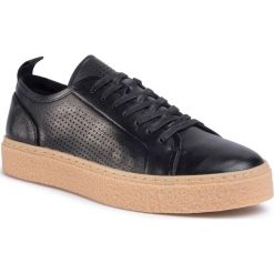 Sneakersy CALVIN KLEIN - Everett B4F2092 Black. Czarne sneakersy męskie Calvin Klein, na co dzień, bez wzorów, ze skóry ekologicznej, klasyczne, bez zapięcia. W wyprzedaży za 379,00 zł.