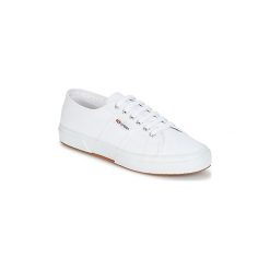 Buty Superga 2750 CLASSIC. Białe trampki i tenisówki damskie Superga, bez wzorów, bez zapięcia. Za 259,00 zł.