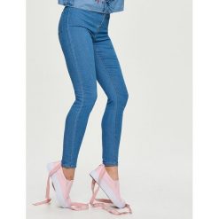 Jeansy high waist - Niebieski. Niebieskie spodnie z wysokim stanem Sinsay, z jeansu. Za 49,99 zł.