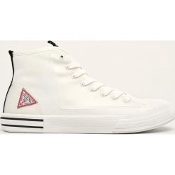 Guess Jeans - Trampki. Białe trampki męskie Guess Jeans, z aplikacjami, z jeansu, na sznurówki. Za 519,90 zł.