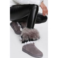 Szare Śniegowce Charming Look. Szare śniegowce damskie Renee, na imprezę, przed kolano, bez zapięcia. Za 119,99 zł.