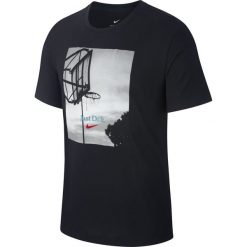 T-SHIRT HOOP JUST DO IT. Czarne t-shirty męskie Nike, m, z aplikacjami, z bawełny, bez kołnierzyka. W wyprzedaży za 79,99 zł.