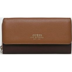 Guess Jeans - Portfel. Brązowe portfele damskie Guess Jeans, z aplikacjami, z jeansu. Za 279,90 zł.