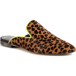 Klapki HEGO'S MILANO - 1206-C Leopardo. Pomarańczowe klapki damskie Hego's Milano, bez wzorów, ze skóry, bez obcasa. W wyprzedaży za 349,00 zł.
