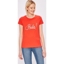 Vero Moda - Top Lola. Czerwone bluzki z odkrytymi ramionami marki Vero Moda, s, z nadrukiem, z bawełny, z okrągłym kołnierzem. W wyprzedaży za 34,90 zł.