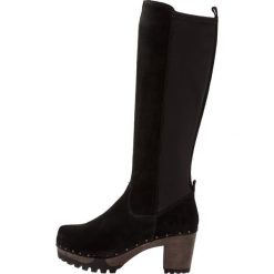 Softclox OZEANA Kozaki na platformie bailey. Czarne buty zimowe damskie marki Kazar, z futra, przed kolano, na wysokim obcasie, na koturnie. Za 1039,00 zł.