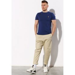 T-Shirt Orlovski R-neck Granatowa Gold. T-shirty męskie Edward Orlovski, l, bez wzorów, z bawełny, eleganckie, z włoskim kołnierzykiem. Za 39,00 zł.