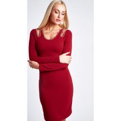 Sukienka z nietypowym dekoltem bordowa 1585. Czerwone sukienki damskie Fasardi, s, bez wzorów, bez kołnierzyka, bez rękawów. Za 54,00 zł.