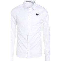 Koszule męskie: McQ Alexander McQueen HARNESS Koszula optic white