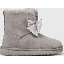 UGG - Śniegowce Gita Bow Mini. Szare śniegowce damskie Ugg, z materiału. Za 899,90 zł.