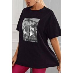 T-shirt damski BENSANA. Czarne bluzki damskie IVET, bez wzorów, bez kołnierzyka, z krótkim rękawem. W wyprzedaży za 39,00 zł.