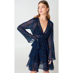 NA-KD Boho Sukienka z długim rękawem - Blue,Navy. Szare sukienki boho NA-KD Boho, z falbankami, z długim rękawem. Za 202,95 zł.