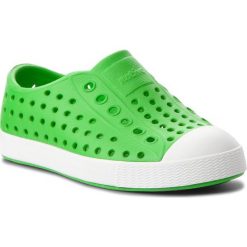 Trampki NATIVE - Jefferson 13100100-3600 Grasshopper Green/Shell White. Zielone trampki dziewczęce marki Native, z gumy. W wyprzedaży za 129,00 zł.
